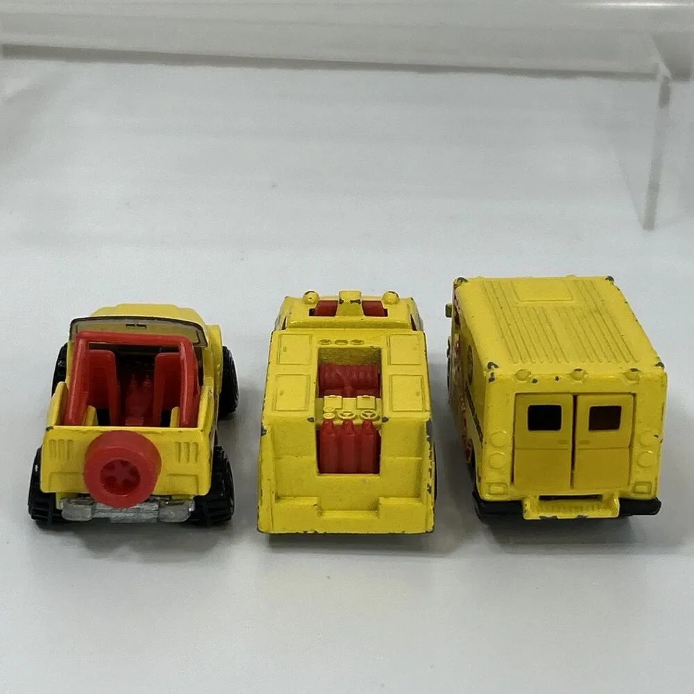 Hot Wheels Emergency Rescue Lot Paramedic Patrol Ambulance Yellow Jeep Pick Up